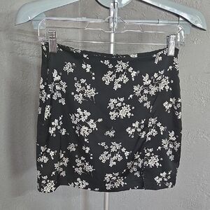 Forever 21 Black and White Floral Mini Skirt Silky Slit